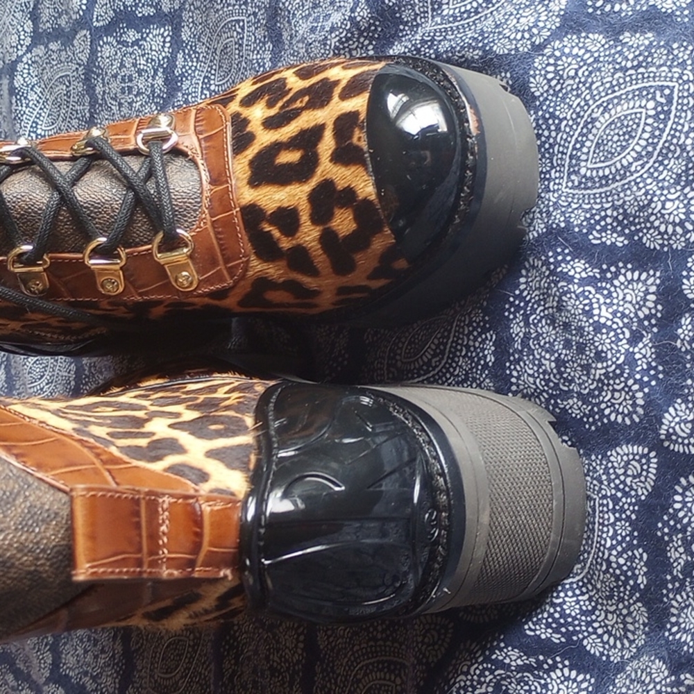 Micheal Kors cheetah/ Cow Fur (New) - Picture 9 of 9